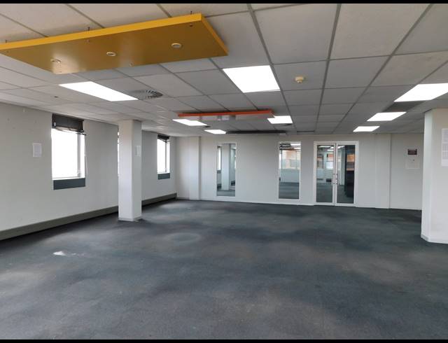 4,664M² OFFICE TO LET IN FERNDALE